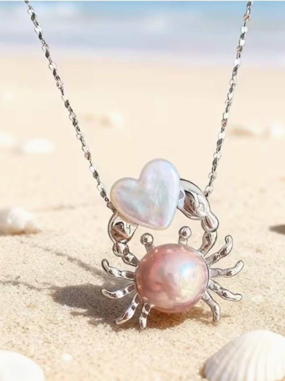 Sweet And Minimalist Creative Crab Heart Necklace Quirky Crab Hugging Heart - Picture 3 of 9